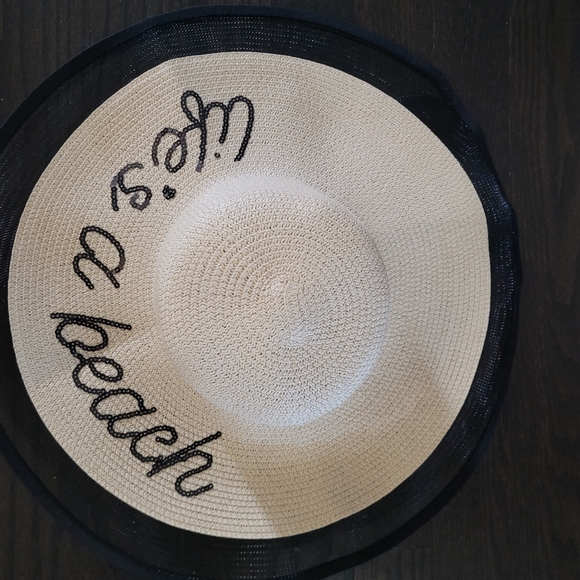 Instagramable beach hat. - Picture 2 of 7